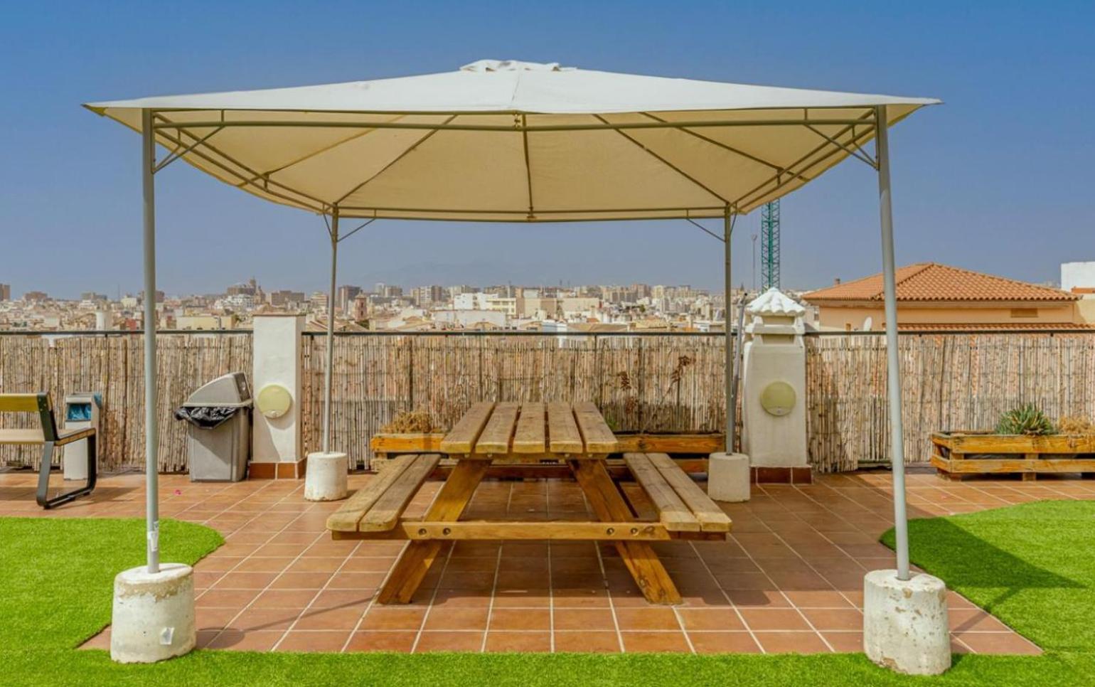 Apartamento Apartamento Centrico La Merced 2 - Free Parking & Free Gym Málaga Exterior foto